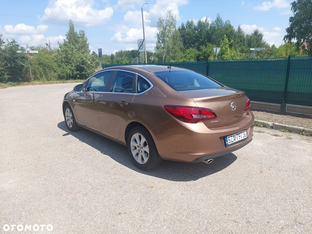 Opel Astra IV 1.4 T Executive - 6