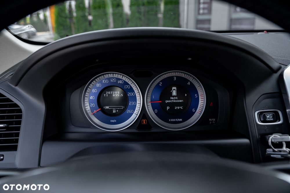 Volvo XC 60 D4 AWD Geartronic RDesign - 30