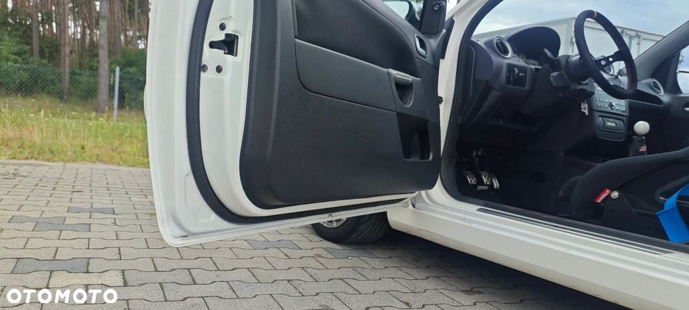 Ford Fiesta - 15