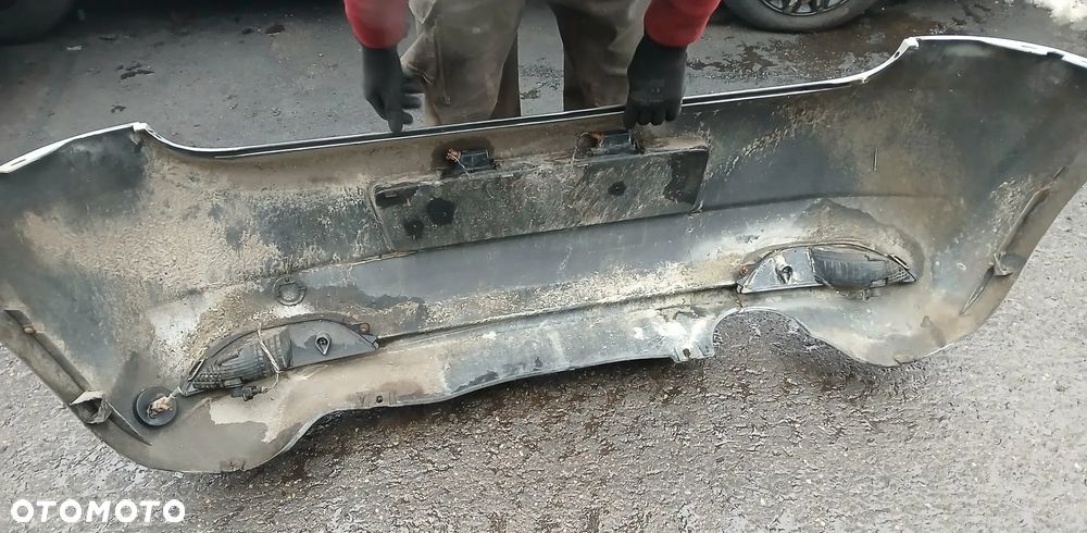 Fiat Grande Punto  Zderzak tylny kod lakieru 589/A - 10