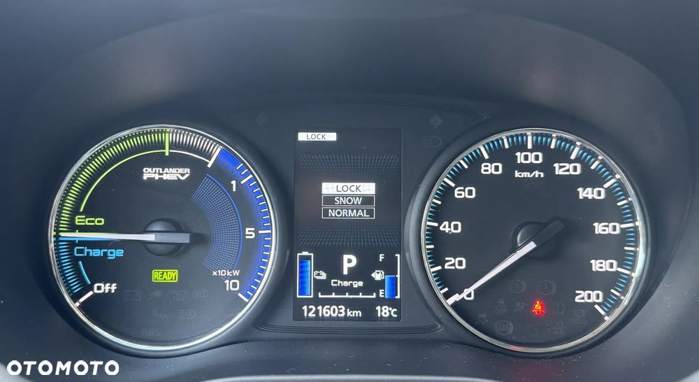 Mitsubishi Outlander 2.4 4WD Diamant+ - 25