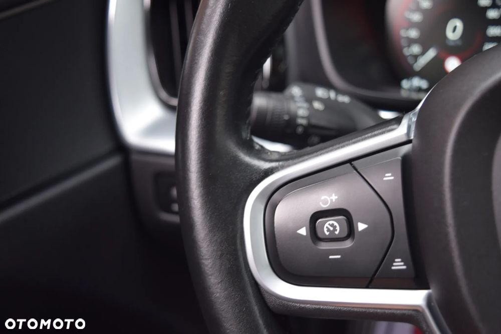Volvo XC 60 D3 Momentum Pro - 23
