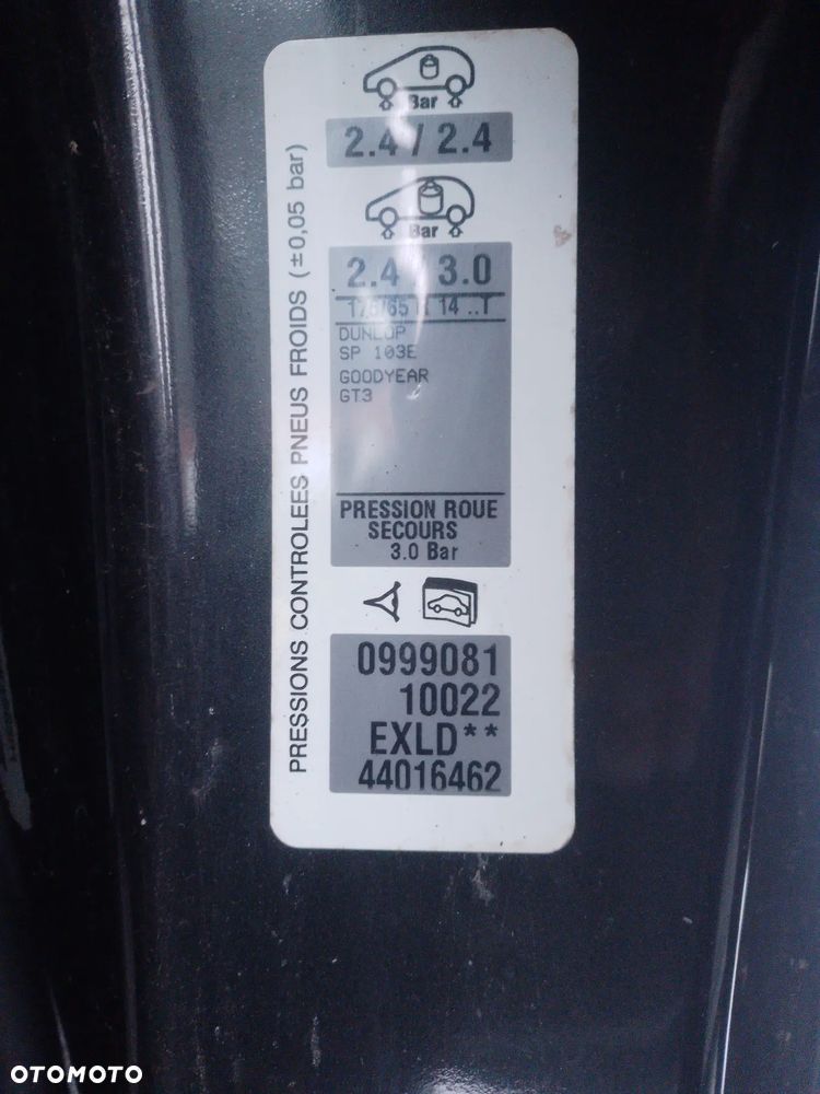 PEUGEOT 206  1.4 HDi 70 (DV4TD)- LAMPA TYŁ PRAWA LEWA - 24