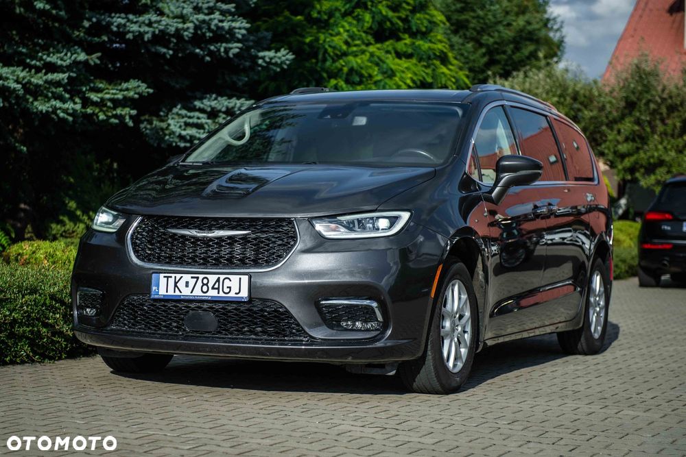 Chrysler Pacifica - 1