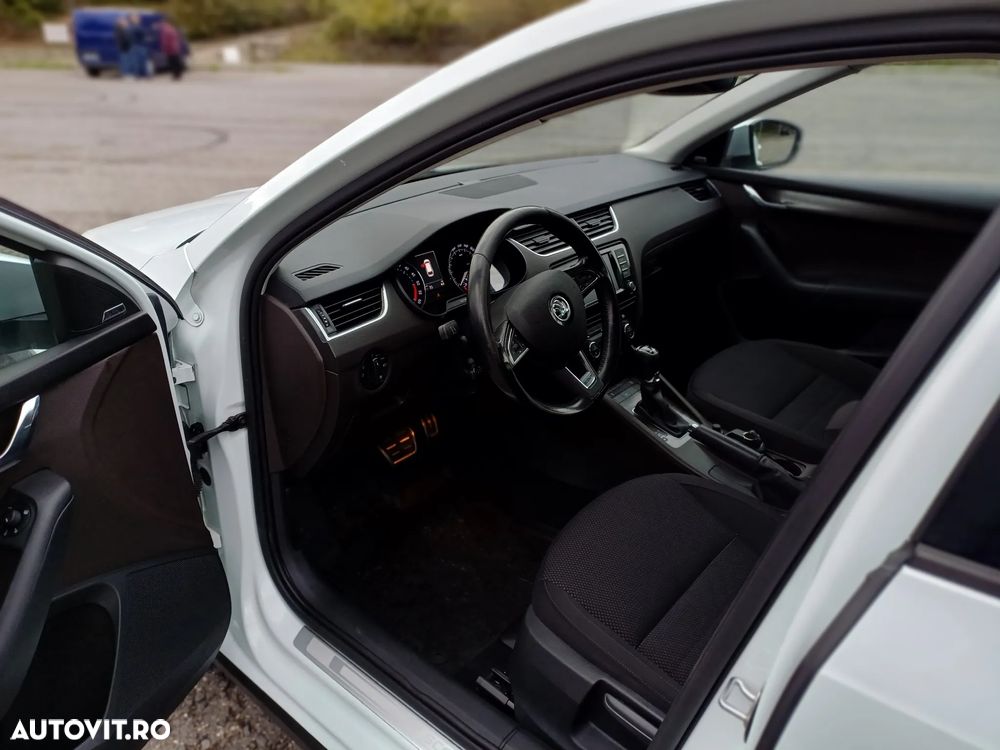 Skoda Octavia Combi Diesel 2.0 TDI 4X4 DSG Scout - 5