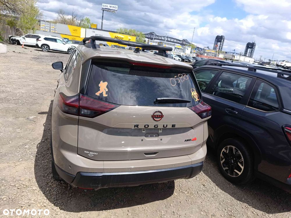 Nissan Rogue - 3