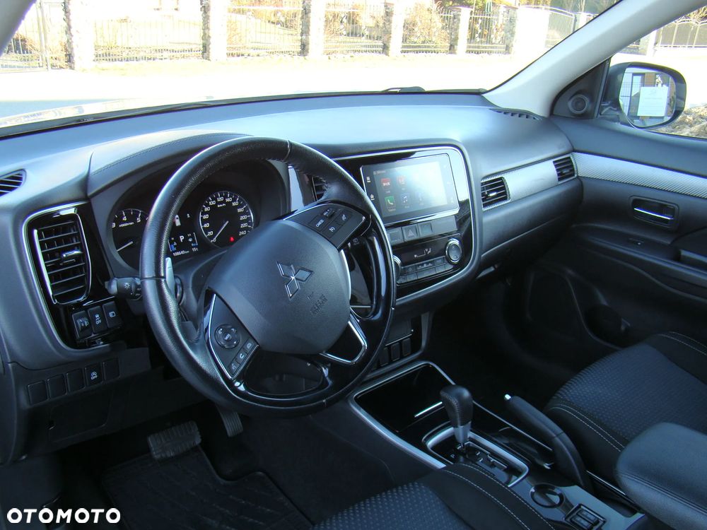 Mitsubishi Outlander 2.0 2WD CVT Diamant - 22