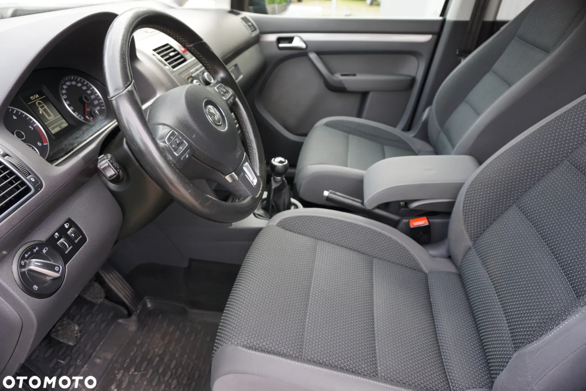 Volkswagen Touran 1.6 TDI DPF Trendline - 8