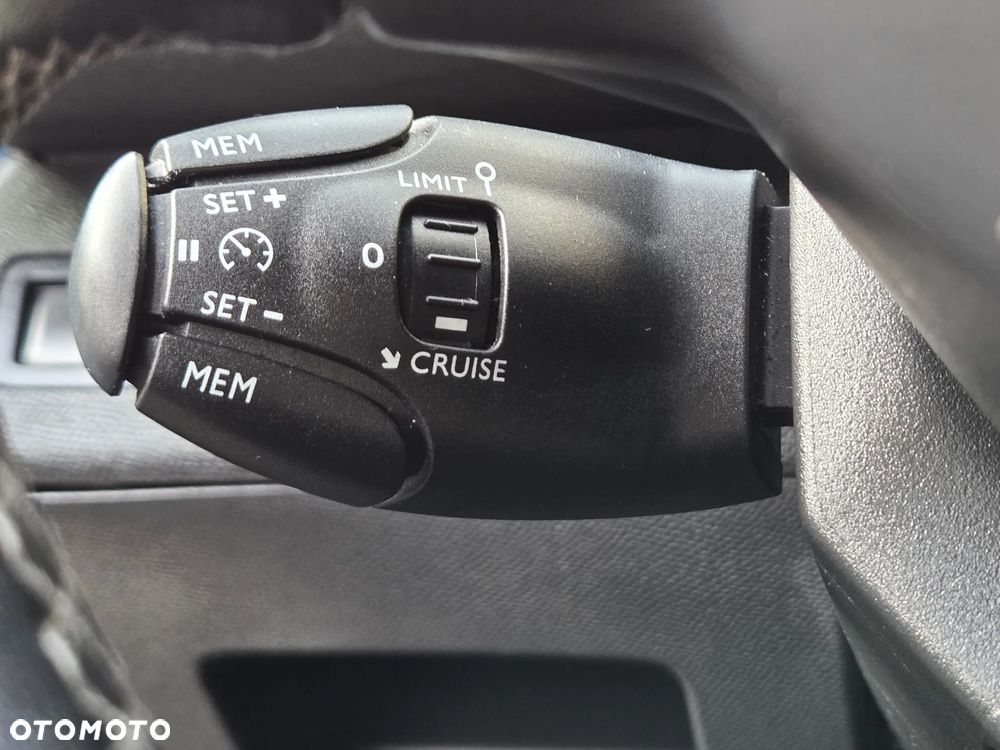 Peugeot 5008 1.6 BlueHDi Allure 7os - 23