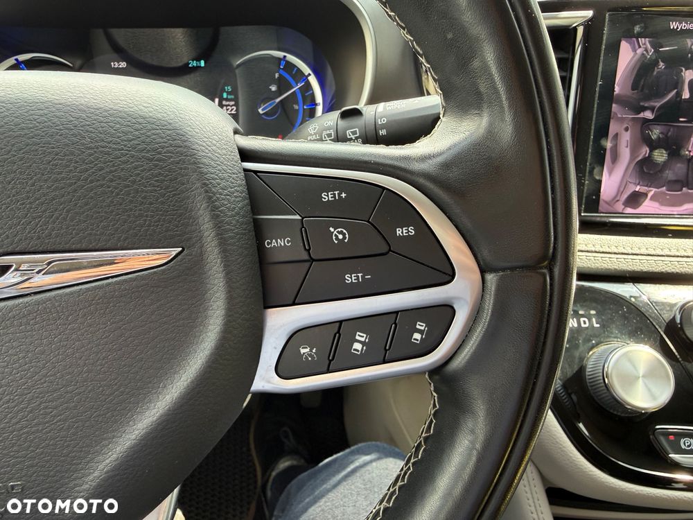 Chrysler Pacifica - 20