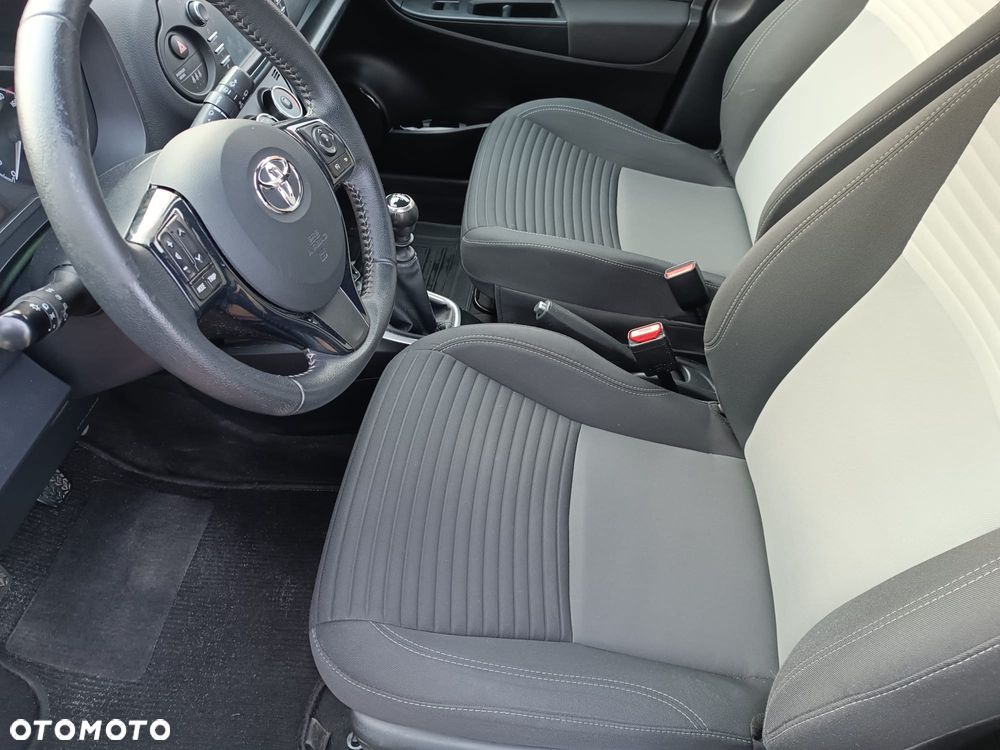 Toyota Yaris 1.5 Premium - 9