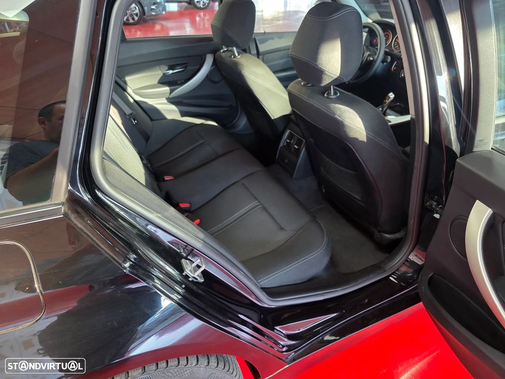 BMW 320 d Touring Aut. Sport Line - 35