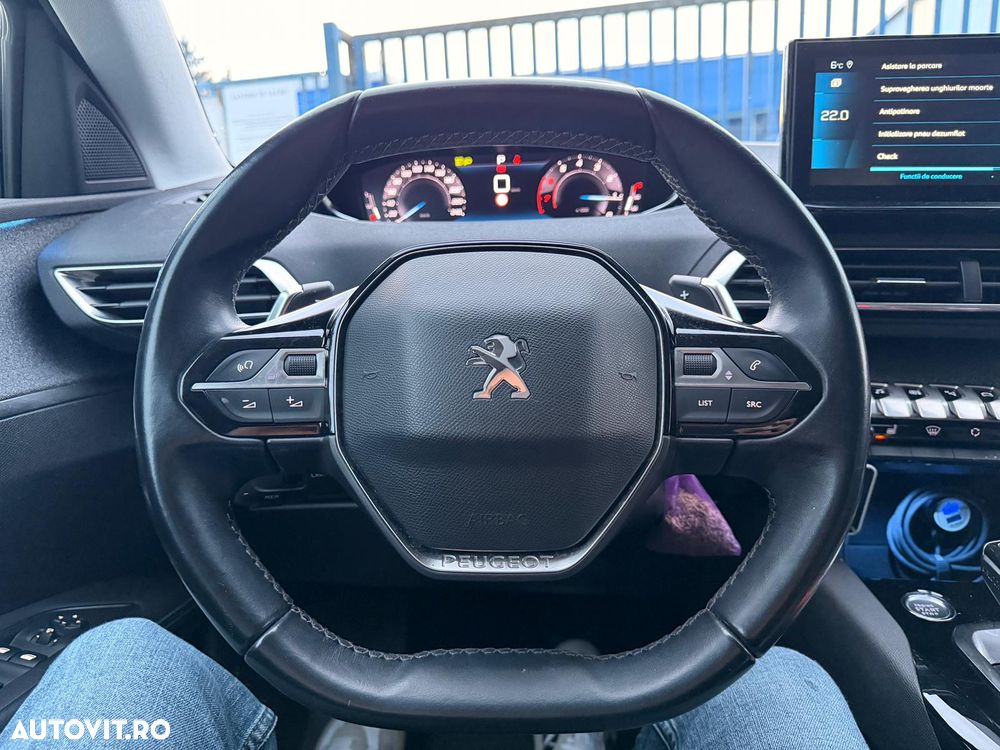Peugeot 3008 1.2 PureTech Turbo S&S EAT8 Allure - 22