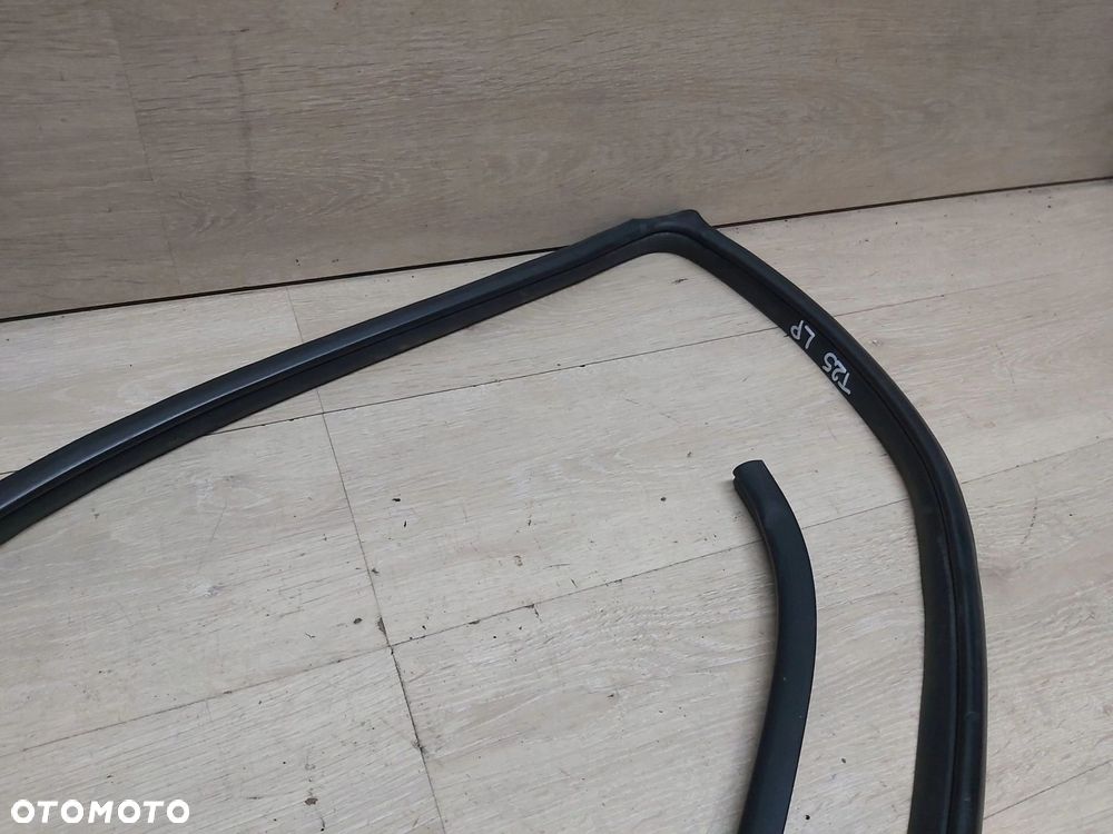 TOYOTA Avensis T25 03-08r uszczelka karoseryjna drzwi LEWY PRZÓD czarna - 2