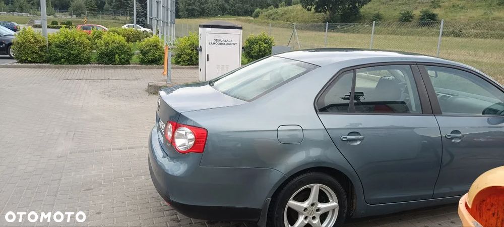 Volkswagen Jetta 1.6 FSI Comfortline - 18