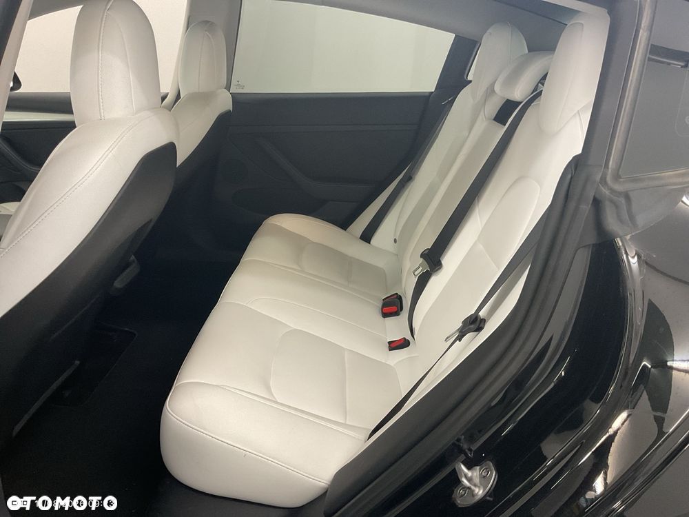 Tesla Model 3 - 9