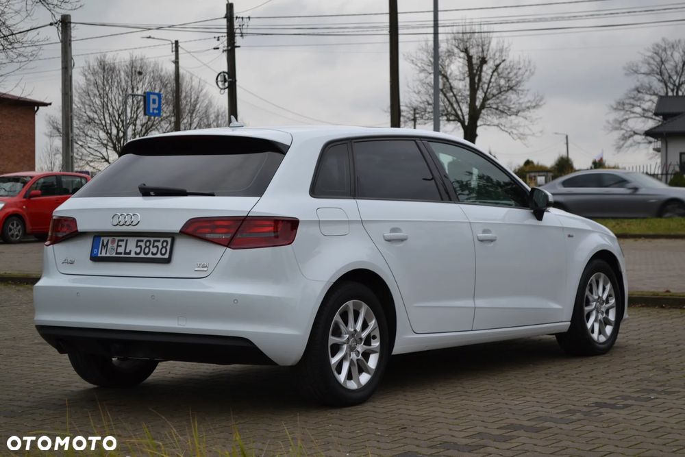 Audi A3 Sportback 1.6 TDI (clean diesel) S line Sportpaket - 15