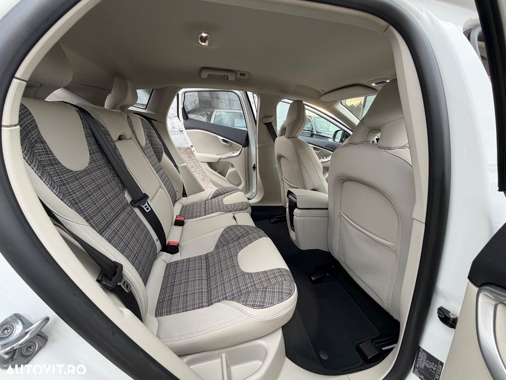 Volvo V40 D4 Geartronic Summum - 39