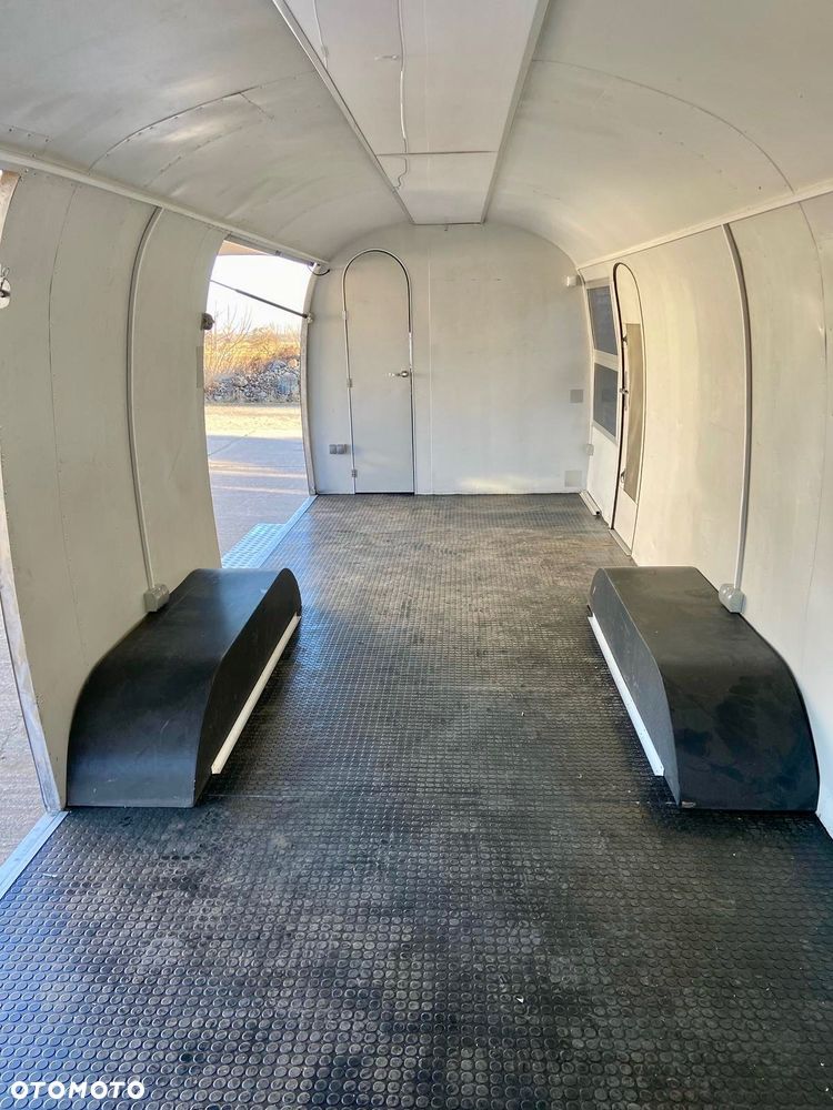 Airstream Ambasador Land Yacht - 8