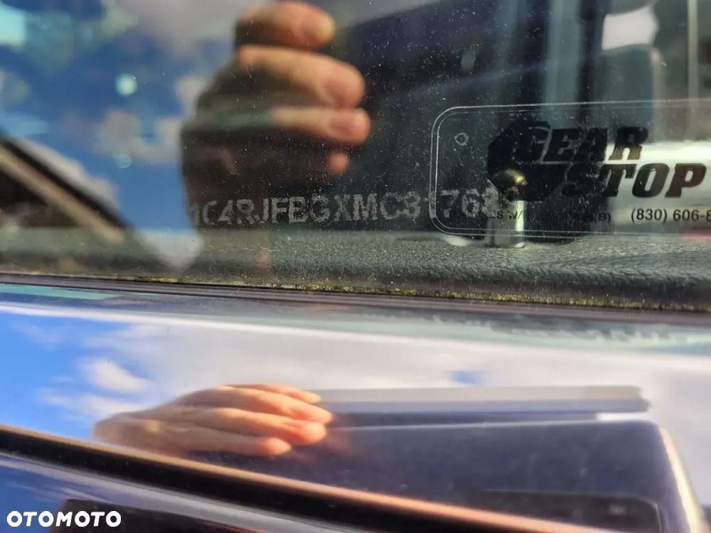 Jeep Grand Cherokee - 25