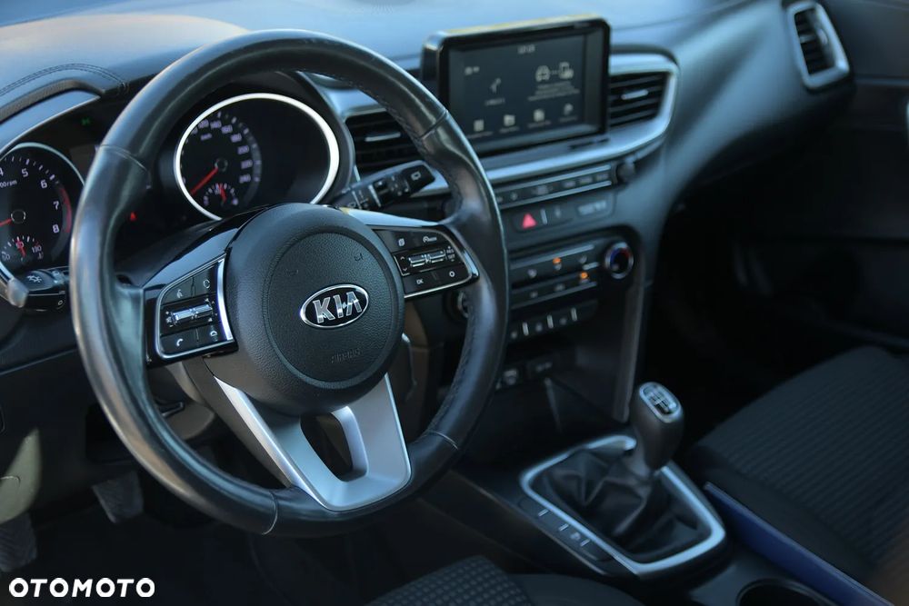 Kia Ceed - 27