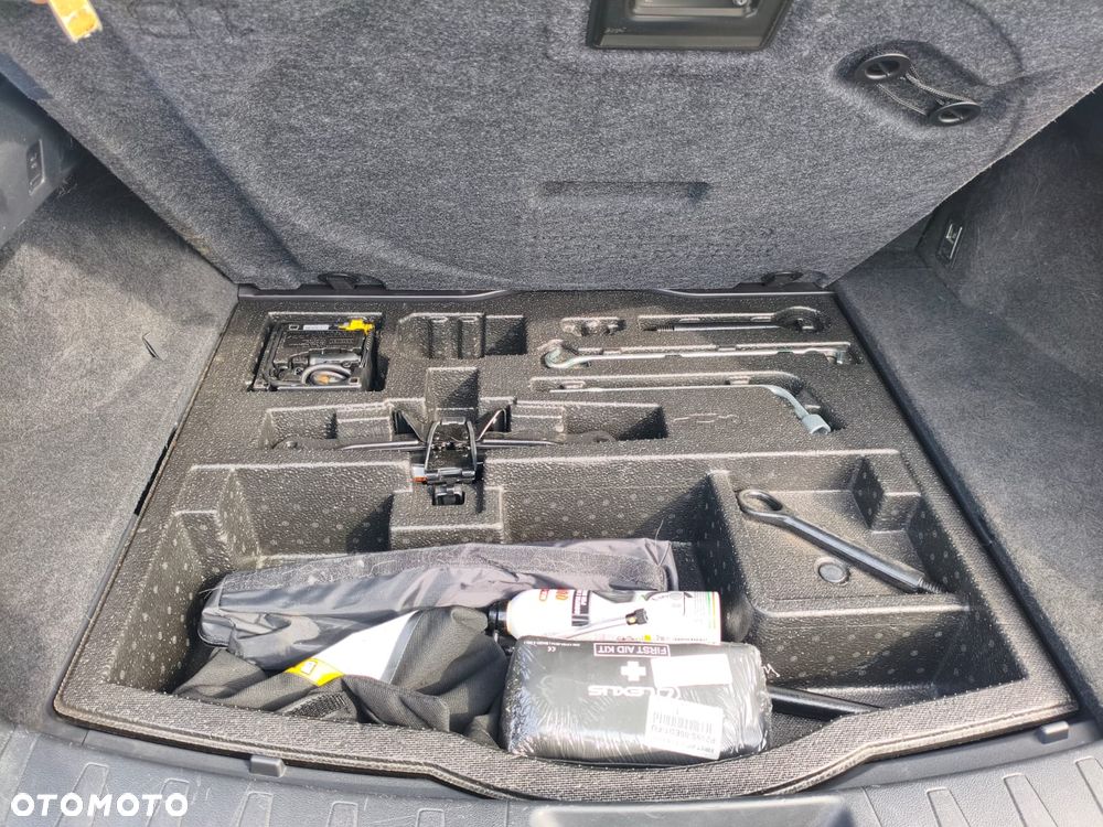 Lexus UX 250h GPF Business AWD - 19
