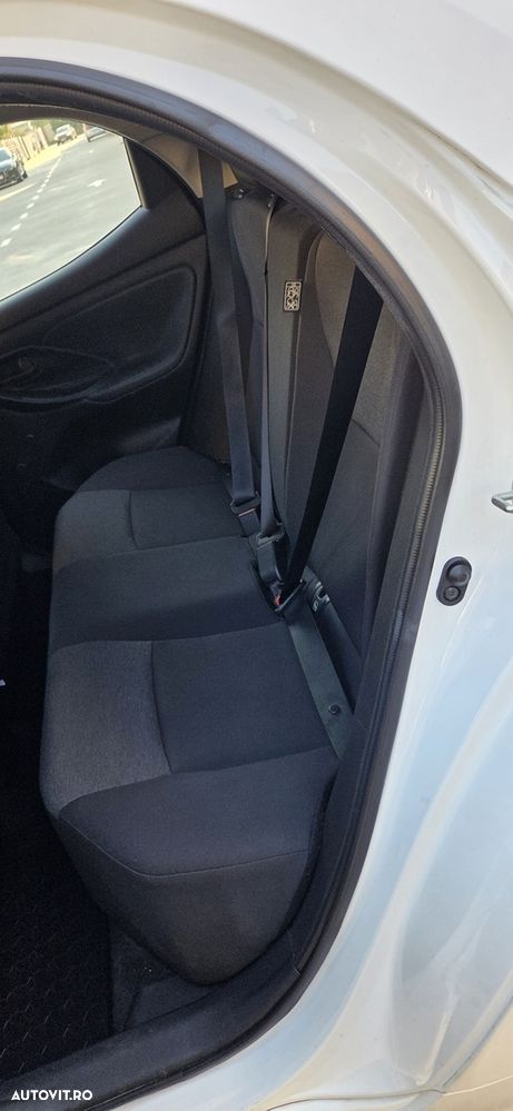 Toyota Yaris 1.0 L Eco - 14