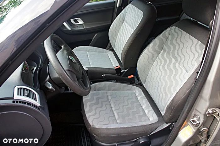 Skoda Fabia 1.4 16V Active - 12