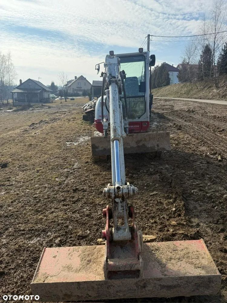 Takeuchi TB235-2 - 3