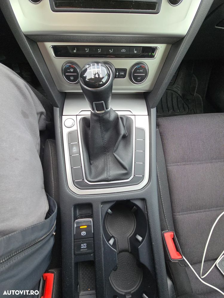 Volkswagen Passat 2.0 TDI SCR BlueMotion Comfortline - 18
