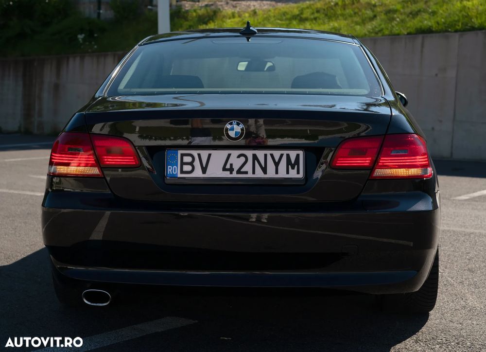 BMW Seria 3 320i Aut. - 26