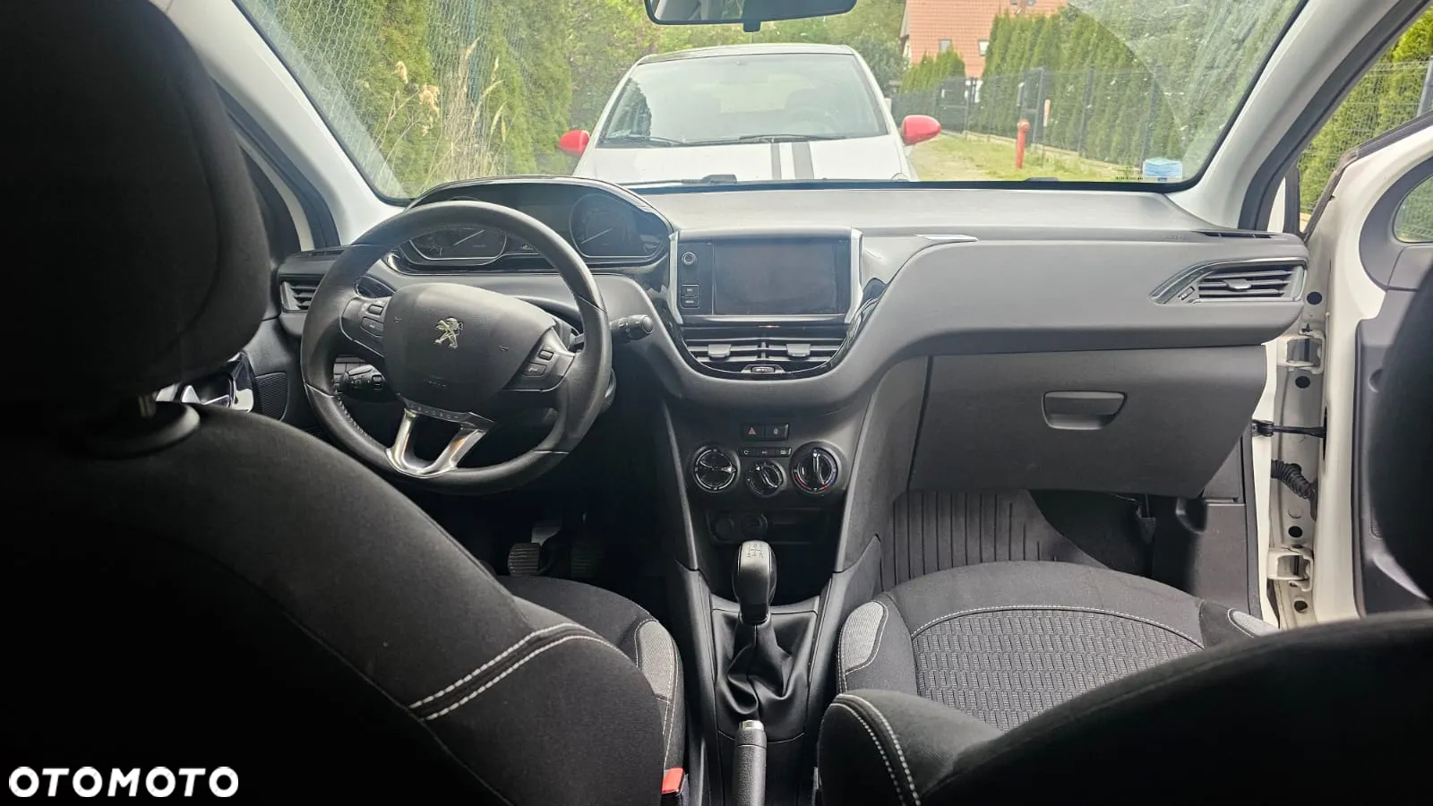 Peugeot 208 - 15