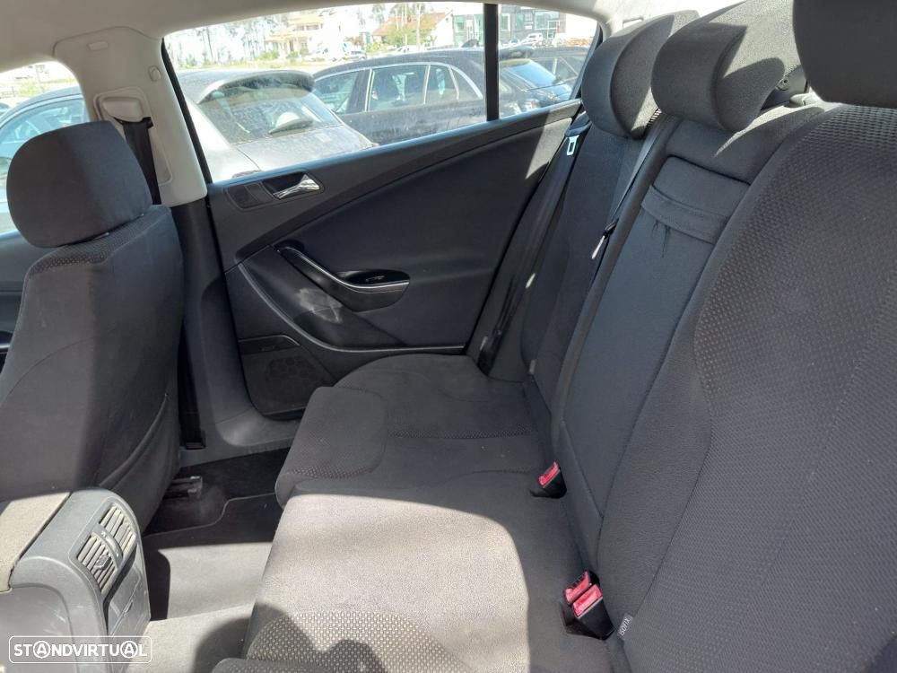 VW Passat 2.0 TDI Confortline - 7