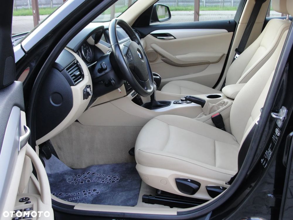 BMW X1 sDrive18d xLine - 24