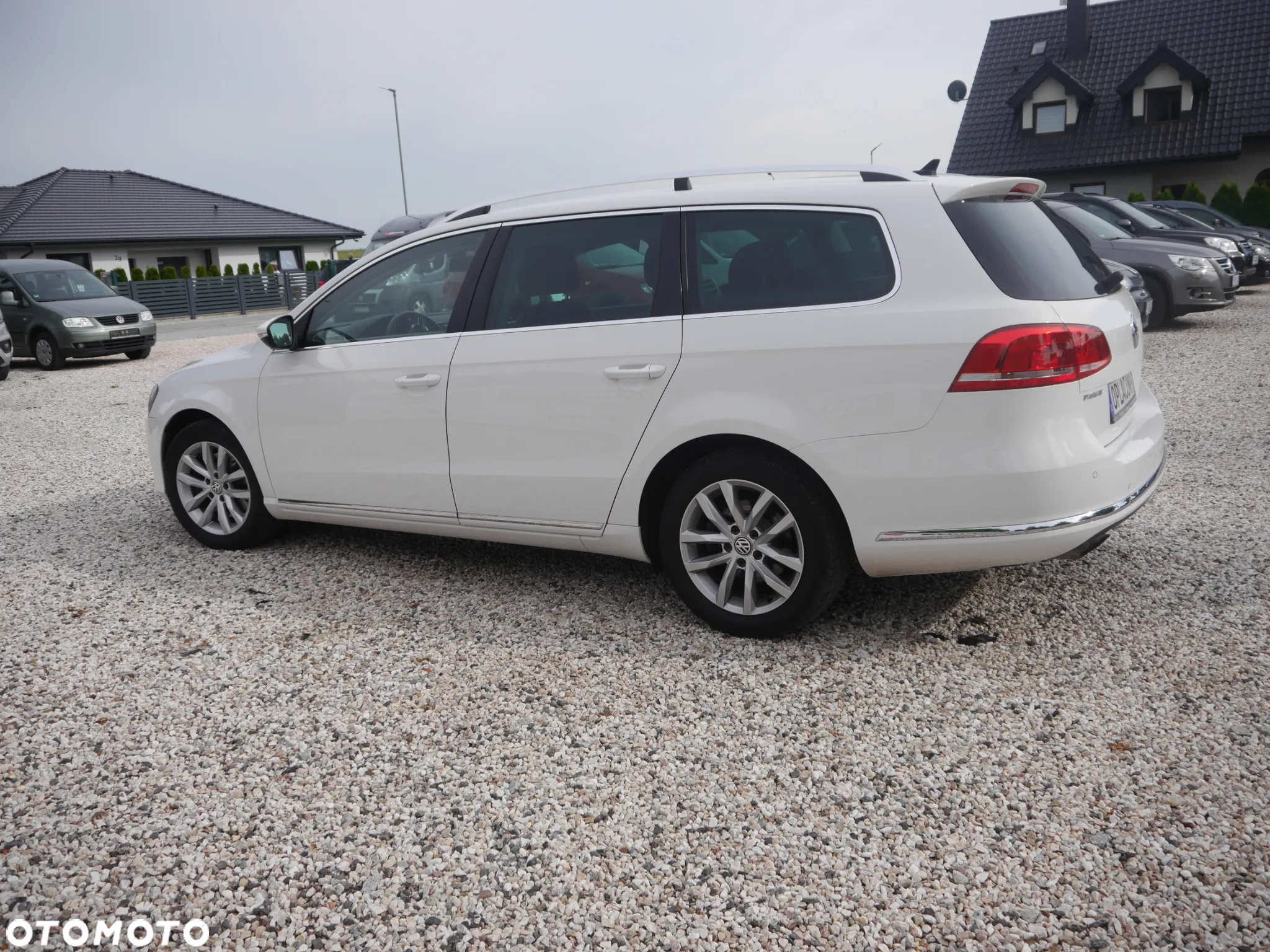 Volkswagen Passat Variant 2.0 TDI BlueMotion Technology Highline - 13