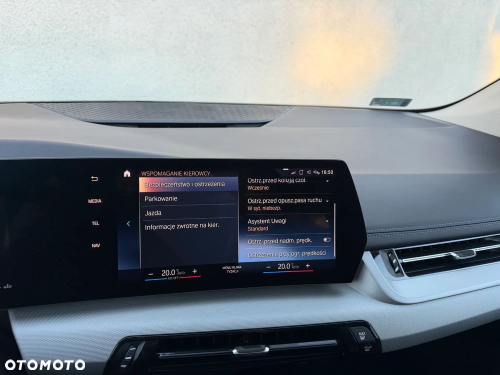 BMW Seria 2 218d - 16