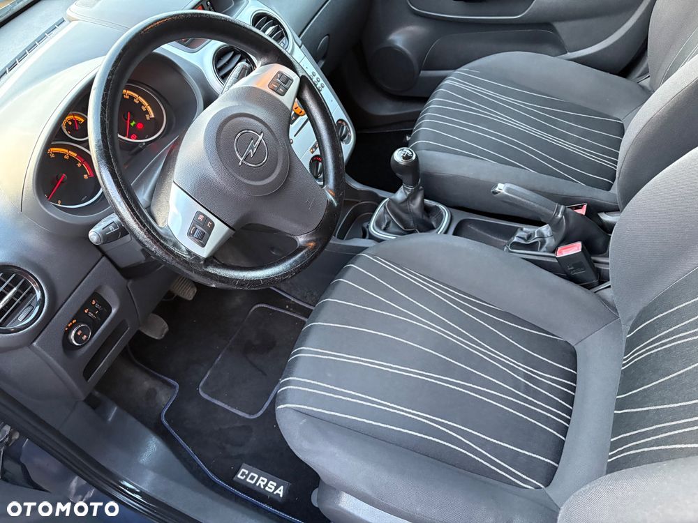 Opel Corsa 1.2 16V Cosmo - 11