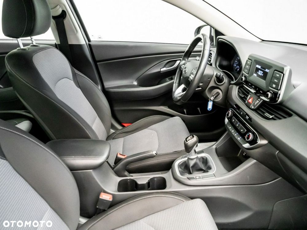 Hyundai i30 1.5 DPI Classic + - 21