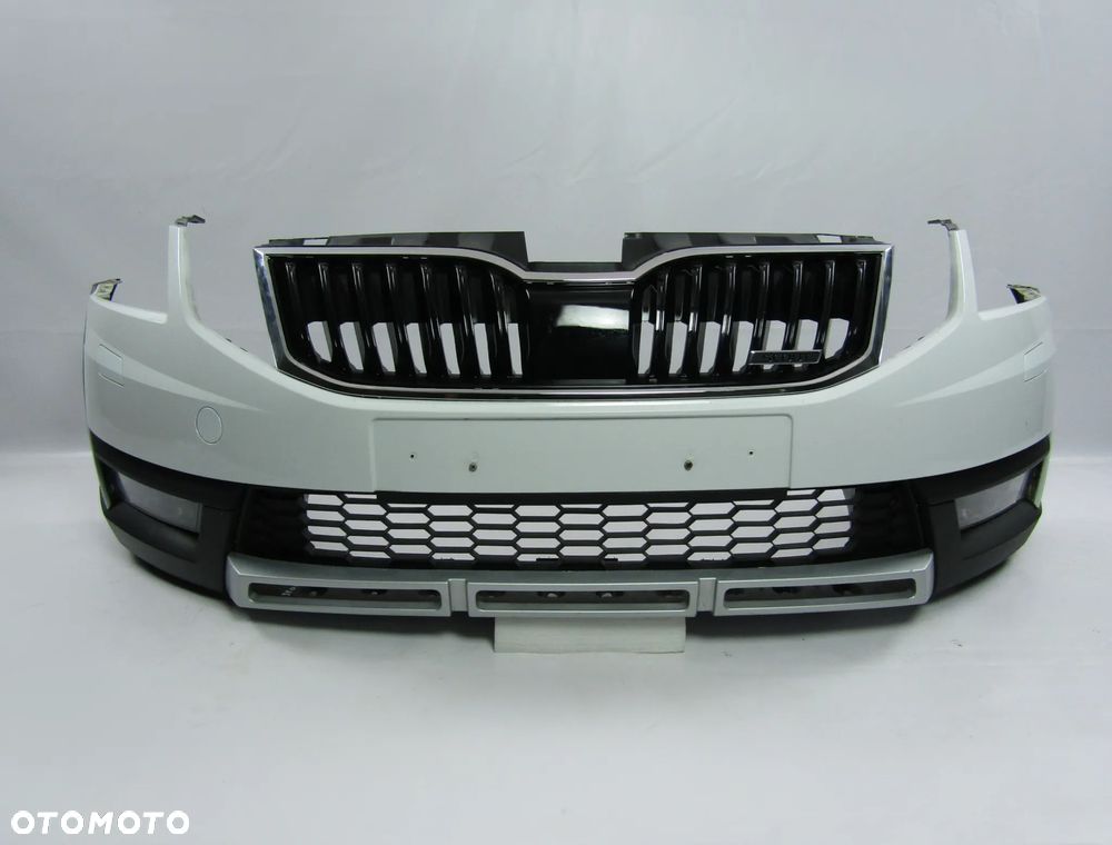 Zderzak przedni Skoda Octavia 3 Scout 17-20 Sprysk.  Lakier LF9F - 6