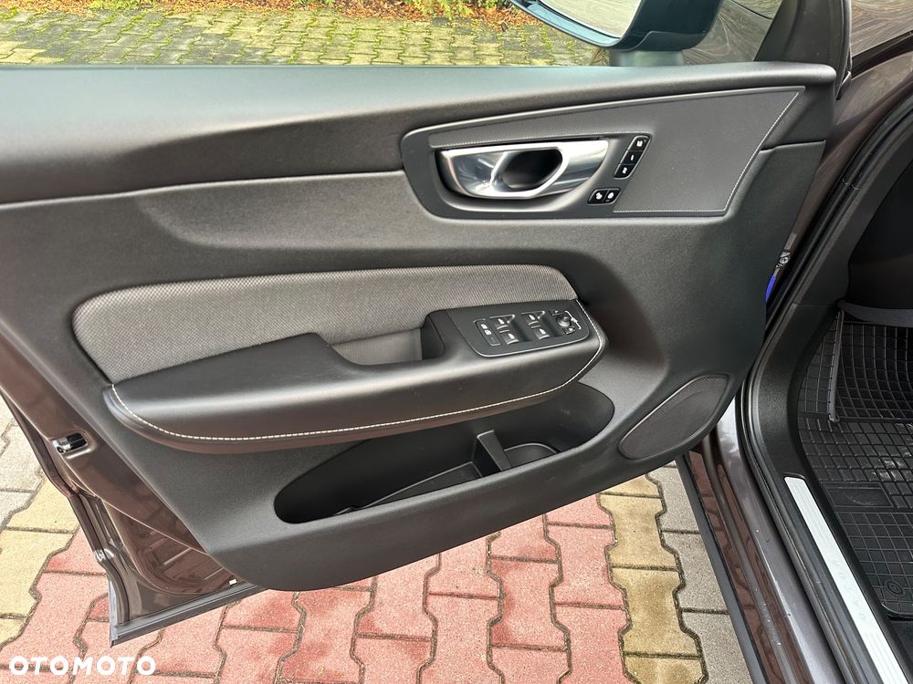 Volvo XC 60 B4 D Plus Dark - 13