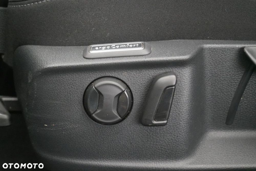 Volkswagen Passat 2.0 TSI Business DSG - 27