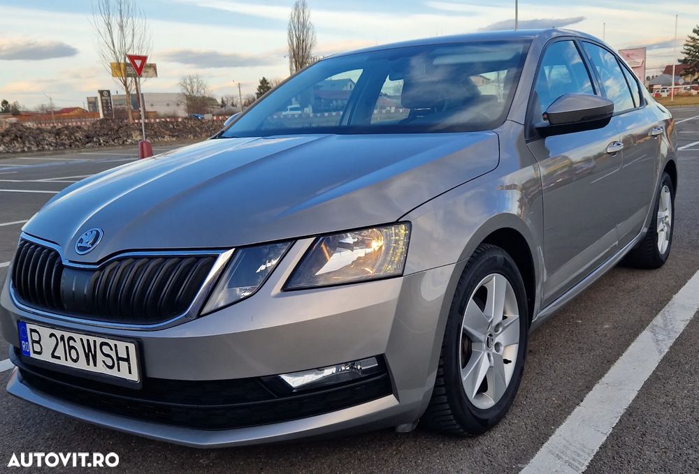 Skoda Octavia 1.6 TDI DSG Ambition - 1