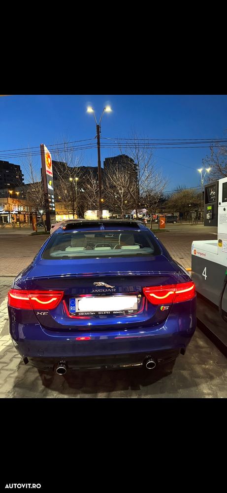 Jaguar XE - 4