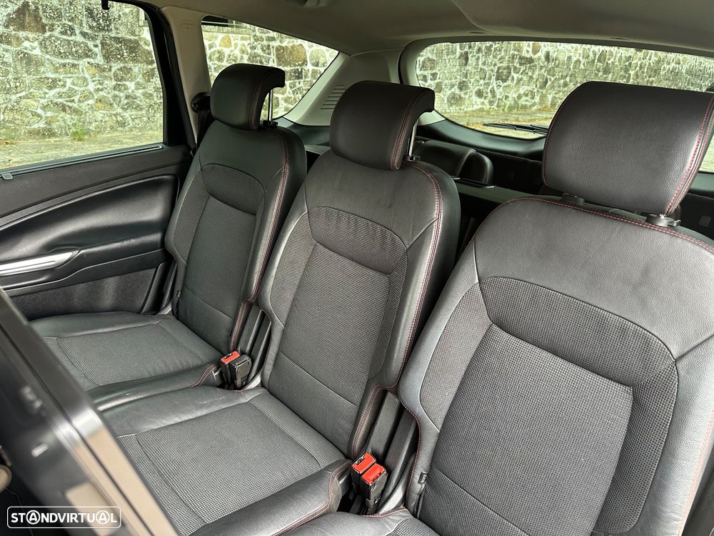 Ford S-Max 2.2 TDCi Titanium 7L - 33