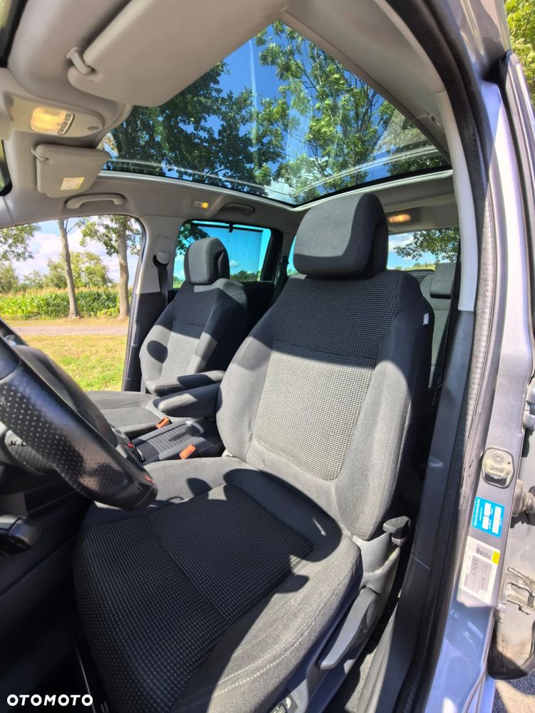 Peugeot 5008 2.0 HDi Premium + - 26
