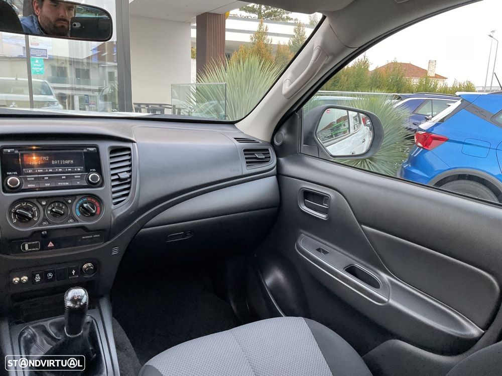 Mitsubishi L200 2.3 DI-D CD Invite Strakar Look 4WD - 31