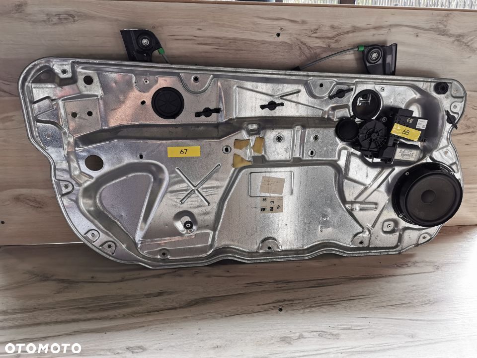 Podnośnik szyby lewy przedni Polo 9N Europa 3D