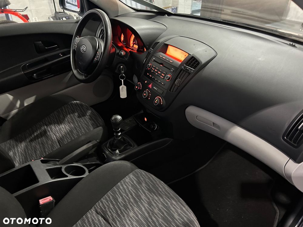 Kia Ceed - 26