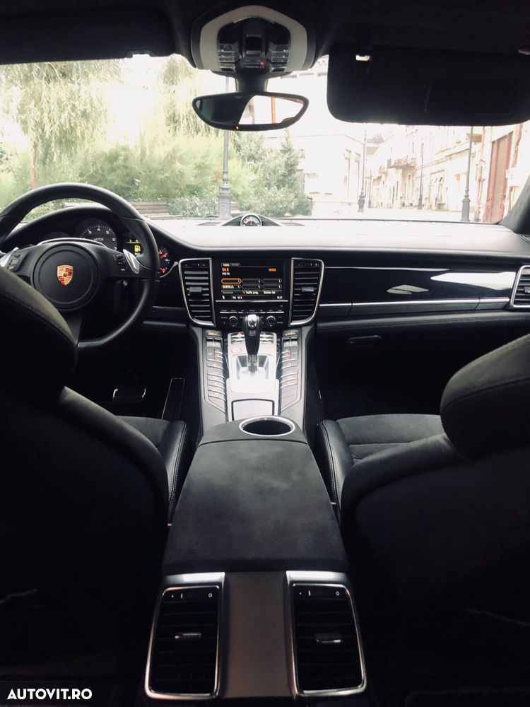 Porsche Panamera - 21