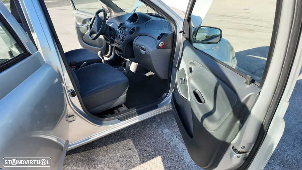Toyota Yaris 1.0 Luna - 16